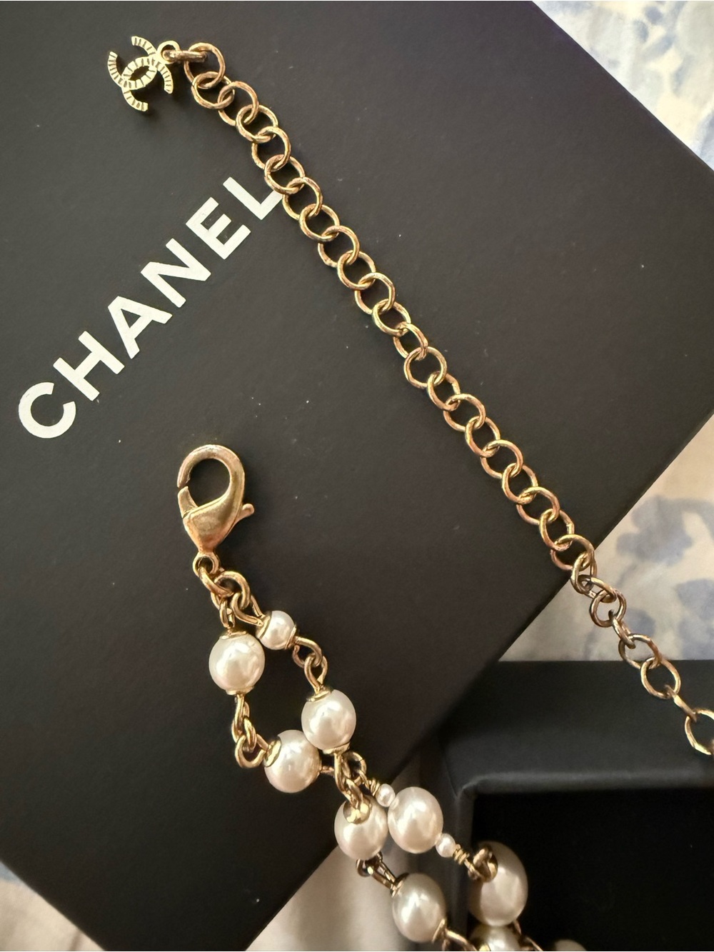 Chanel 20s Pearl and Crystal Bow Choker Necklace - Picture 5 of 6